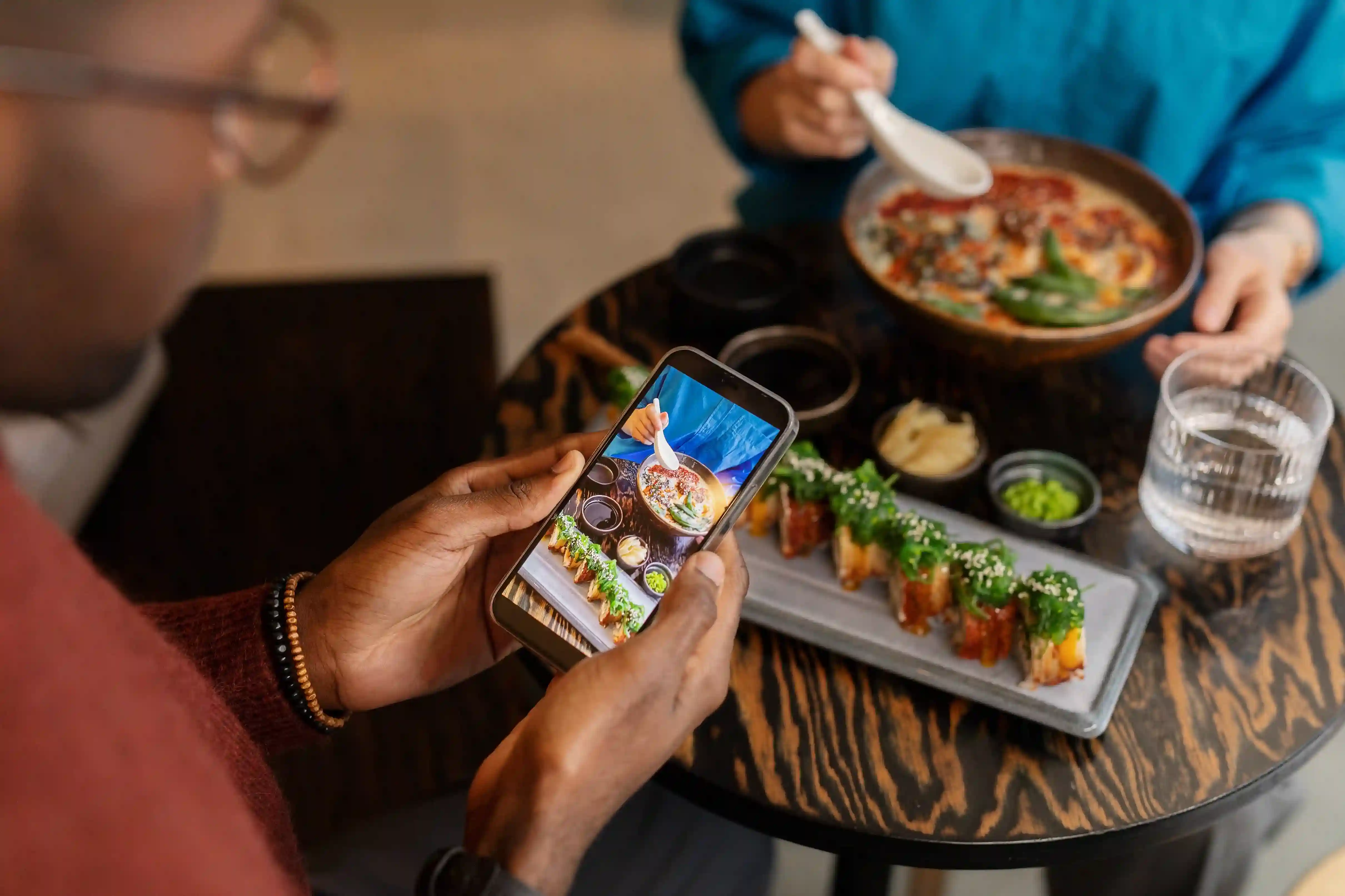How are these restaurants in Canada disrupting the restaurant business through digital marketing